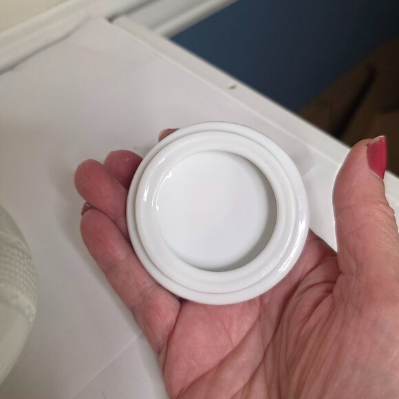 Paris Royal White Porcelain Sea Urchin Trinket Box - Picture 5 of 7